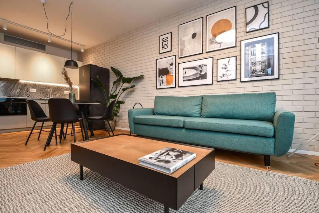 Skypark Luxury Apartment With Skyline View & Free Parking Bratislava Buitenkant foto