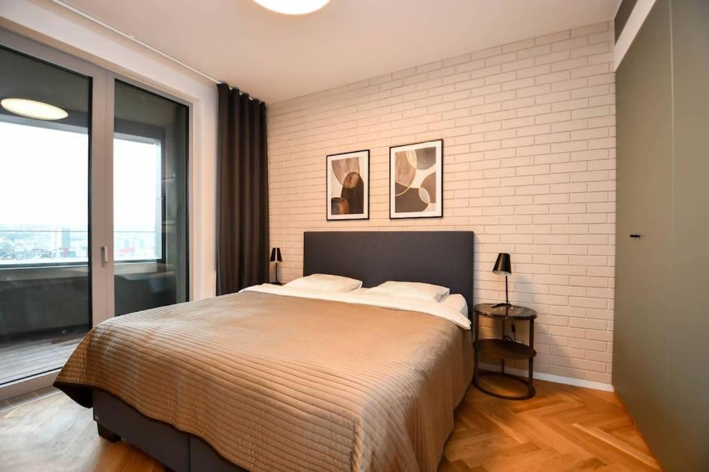 Skypark Luxury Apartment With Skyline View & Free Parking Bratislava Buitenkant foto