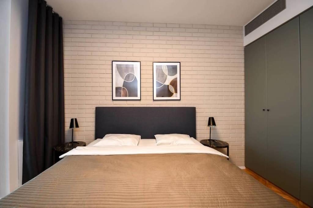 Skypark Luxury Apartment With Skyline View & Free Parking Bratislava Buitenkant foto