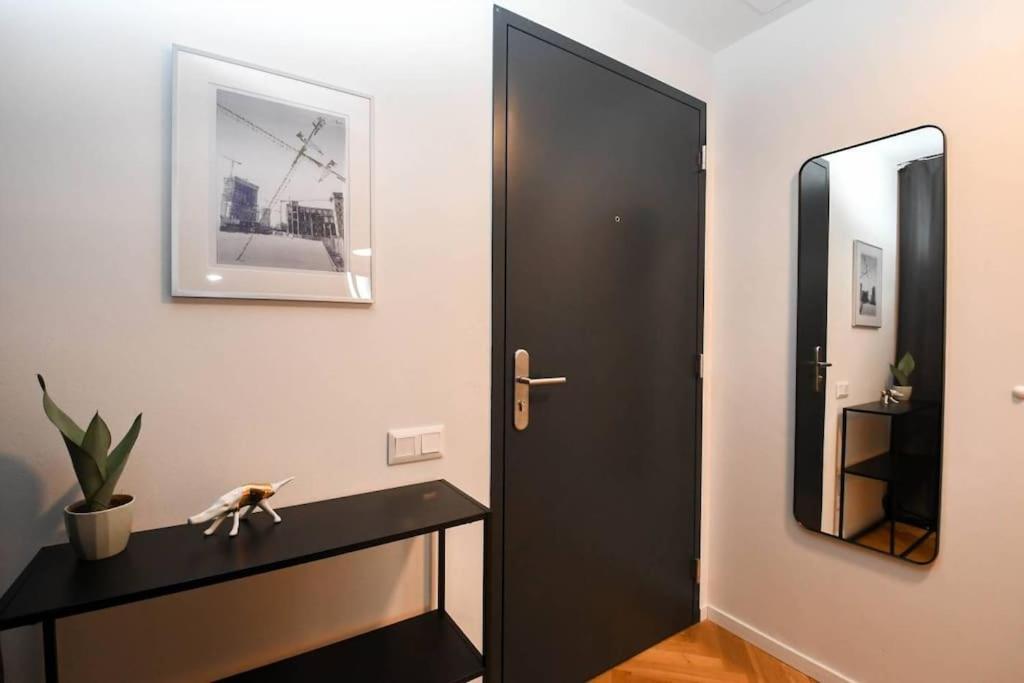Skypark Luxury Apartment With Skyline View & Free Parking Bratislava Buitenkant foto