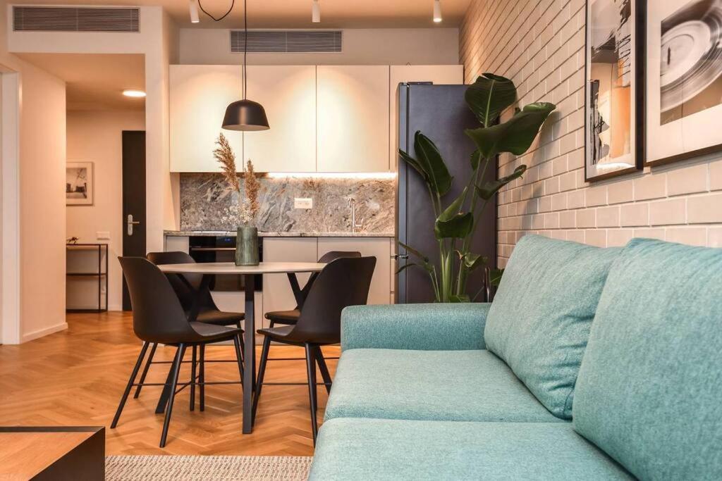 Skypark Luxury Apartment With Skyline View & Free Parking Bratislava Buitenkant foto